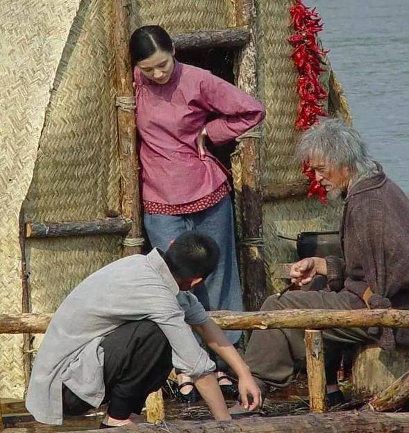 《闯关东》中的鲜儿为什么一直没能嫁给传武？