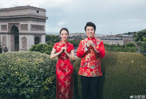 巩新亮低胸:有没有哪个女明星刚出道很美，但很快就长老长残了的？