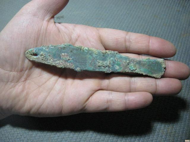 黑旗鱼图片:这枚青铜鱼算不算钱币，价值几何？