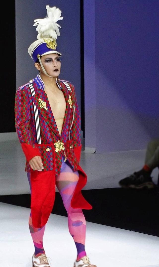 任家萱烧伤图片:范玮琪摔伤下巴缝了15针，如何看待明星网上晒受伤的行为