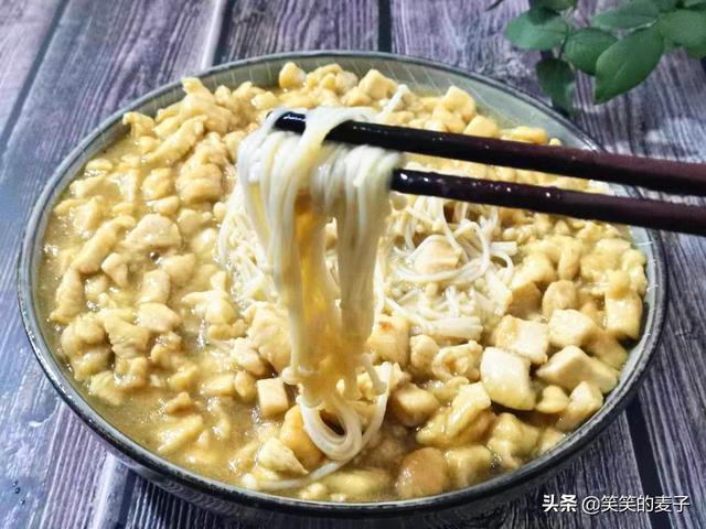 减肥鸡胸肉怎么做，减肥期间为什么提倡吃鸡胸肉鸡腿不可以吗