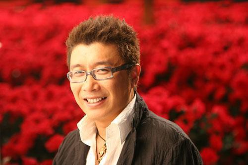 歌手庞龙曾经火过一段时间，现在状况怎么样？