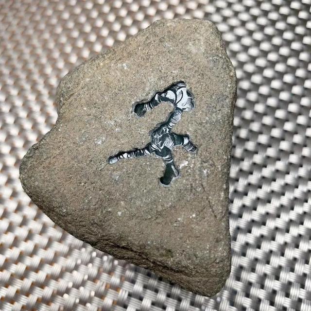 玉石原石的保养方法,开了窗及扒了皮的翡翠原料怎么保管？