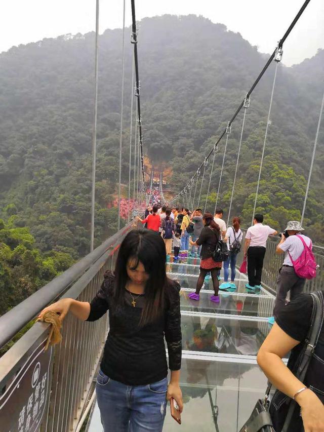 空中玻璃走廊:清远古龙峡拥有12项世界认证记录是么