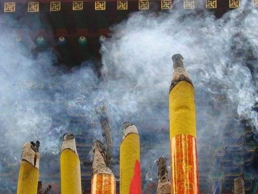 怎么判断祖坟有问题,祖坟上冒青烟是好话还是坏话？