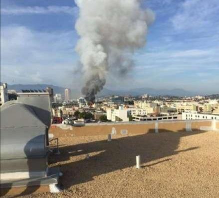 静安区大火怎么诡异了，美国洛杉矶多栋建筑物起火爆炸，多名消防员受伤，怎么回事