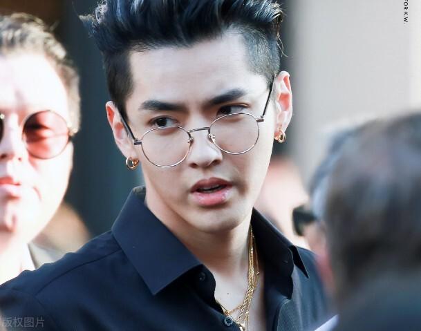 吴亦凡家境秒杀一切:吴亦凡事件后续发展，鹿晗黄子韬被叫去做笔录，为何跳过张艺兴？