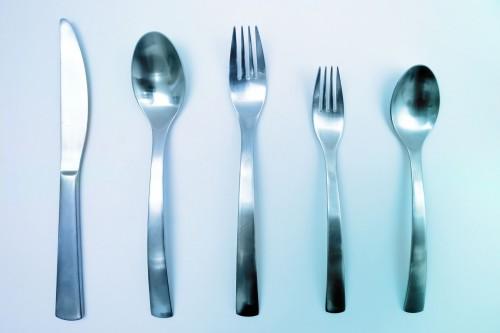 连李雪琴一桌饭菜都只动两筷子，真人秀什么时候才能不浪费？，中国人吃饭为什么喜欢用筷子？用其他的不可以吗？
