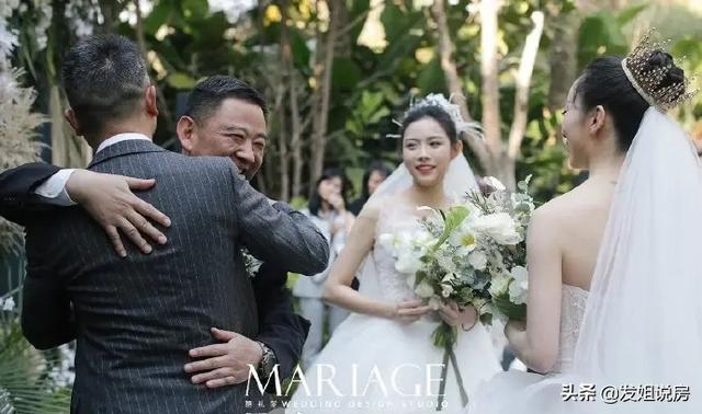 水月婚礼:杨丽萍徒弟水月和女性爱人举行婚礼，你怎么看