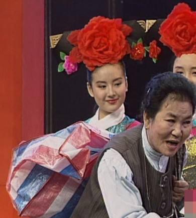 陈坤春晚:歌词有朋友啊朋友,你抬头看一看是什么歌？