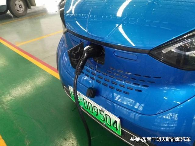 广西华奥新能源汽车，广西南宁市新能源汽车方便充电吗，充电桩够不够