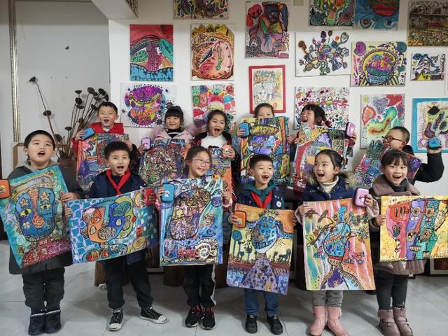 翠鸟图片幼儿园简笔画:学前儿童学画画，怎么让家长分辨老师是否专业？ 翠鸟图片简笔画涂色 三年级