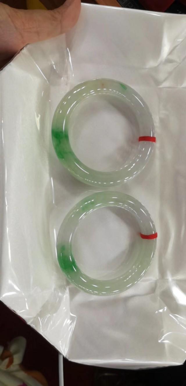 玉手镯a货是什么意思 ,麻烦懂玉的朋友帮我看看是不是a货？