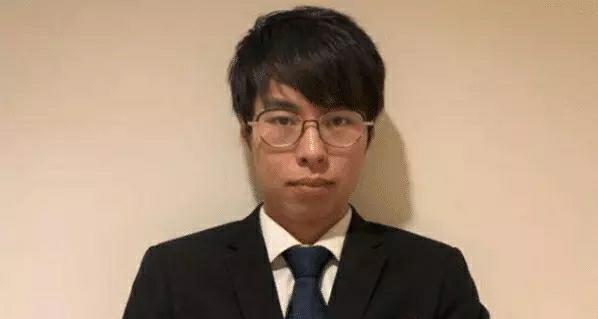 LOL包子直播透露峡谷之巅第一的ID价格,“挂特定名称,一天高达五位数”,你怎么看？