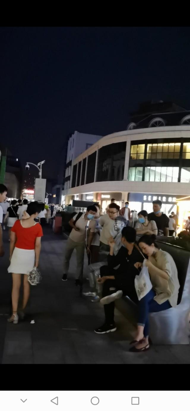 摆地摊货源:想在夜市摆摊，除了吃的，卖点什么好呢？有什么好的货源吗？