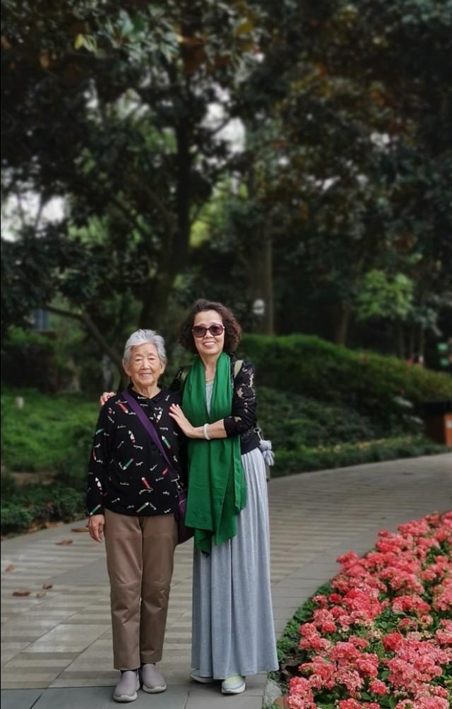信的女儿:父女与儿女之间只要儿女得不到满足那父母就永远欠儿女的，信不