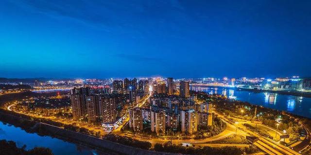 成都到沈阳会路过南充吗？
