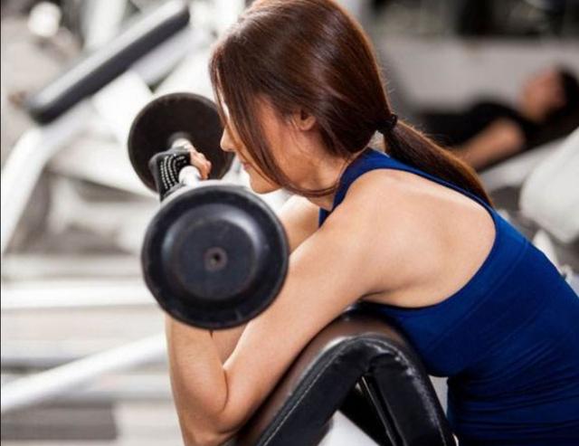 牧师弯举练肱二头肌的哪里练哪个头