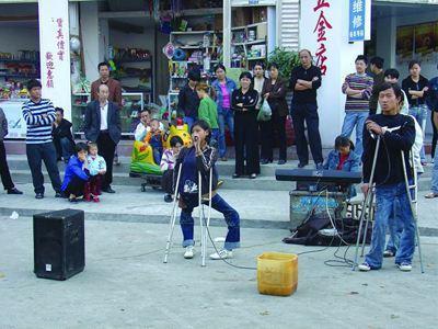 武汉最佳卖唱地点，为什么现在街头卖唱的没有了？