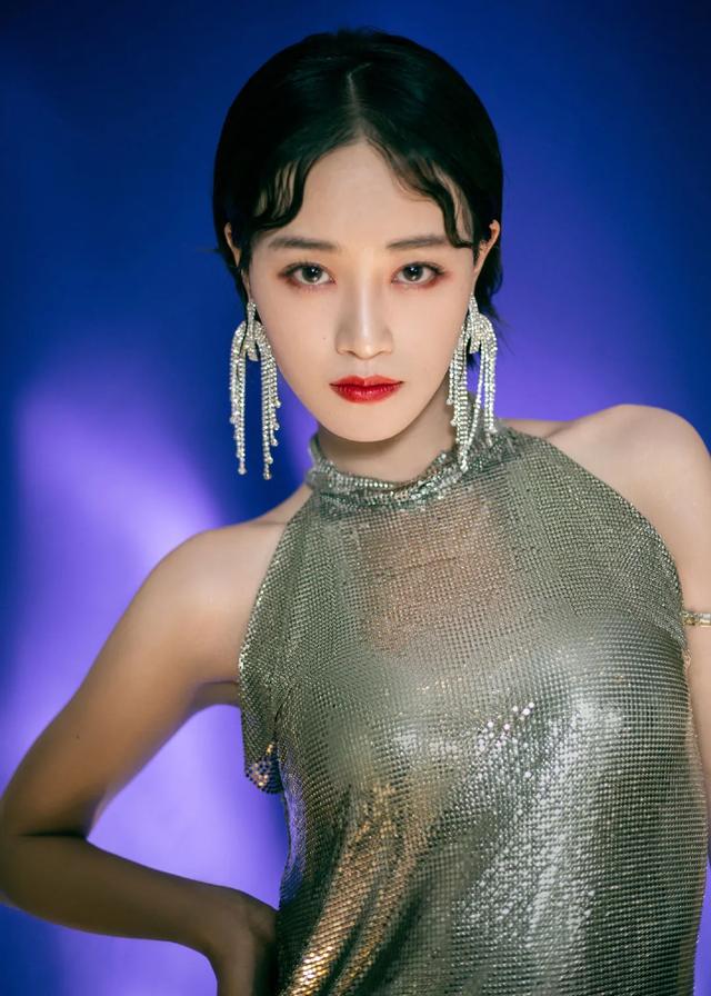 蓝盈莹老公是谁:曹骏和蓝盈莹分手，有人评论“生活抵不过平淡”，你同意吗