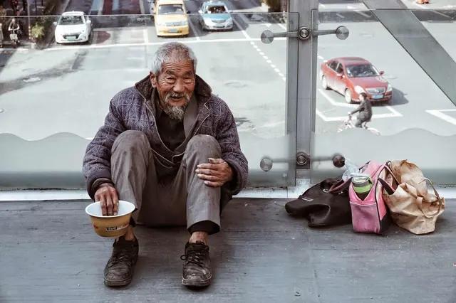 你们有没有想过,疫情之间中国流浪汉乞讨的人去哪了？