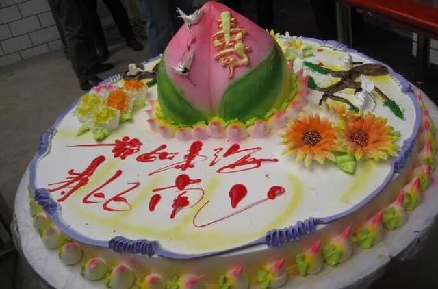 18岁生日蛋糕真实照片，你还记得第一次过生日的蛋糕是什么样子的吗