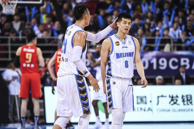 翟小川:郭昊文冲撞雷蒙，翟晓川为什么从替补席冲了上去