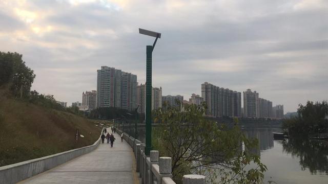 翡翠免费估价网站,这个翡翠观音可以估价多少钱？