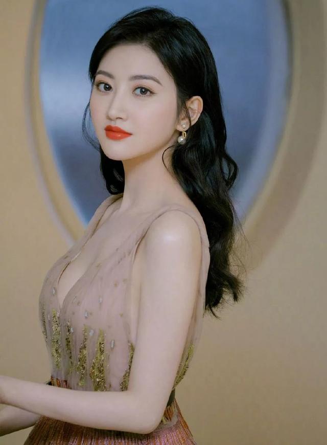 毛晓彤照片:陈翔拉踩毛晓彤早就有迹可循，诉诸法律是要把毛晓彤也整凉凉吗？