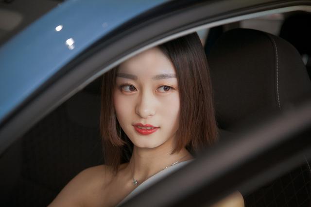 陈红图片:哪些女明星虽然是“大饼脸”但也非常美她们是怎么做到的