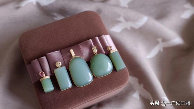 女人和田玉戴什么图案好,30岁的女人戴什么颜色的玉手镯好看？