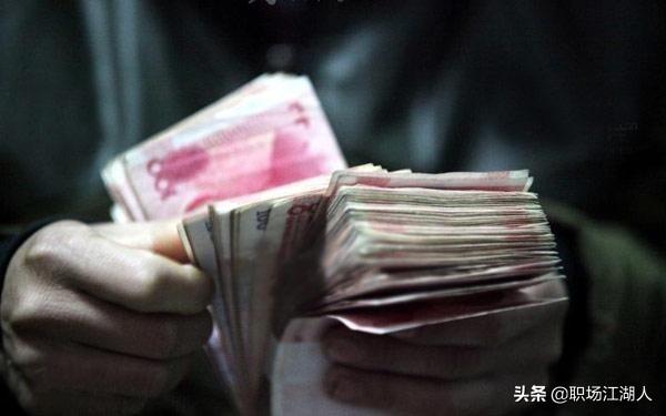 领导突然开口向自己借钱,该不该借呢？