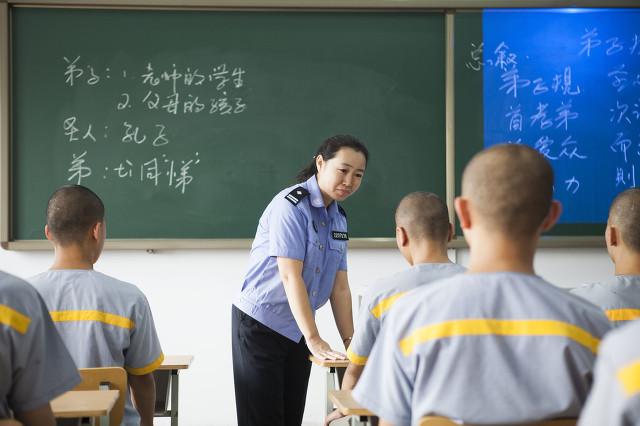 监考猫:大学毕业值得考狱警吗？为什么？