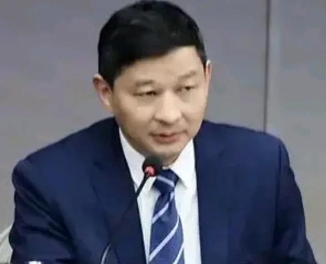 同事称戴名清出事前曾和领导谈话,并且情绪低落,你怎么看？