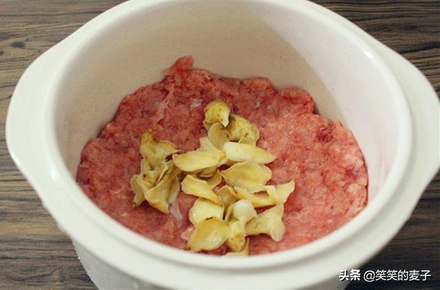 雪梨老公张衍家是干嘛的:熬梨汤的正确方法是怎样的