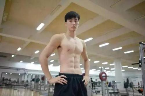 周晓兰:中国女运动员里面哪个最好看？男运动员哪个最帅？