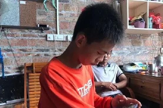 张家城:受邀成为CBA节目中跳球嘉宾，独臂少年张家城会得到出场费吗