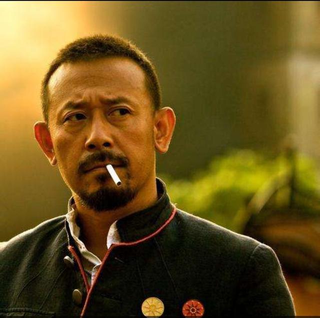 让子弹飞主演:有谁能评价下《让子弹飞》？这是不是姜文的巅峰作品？