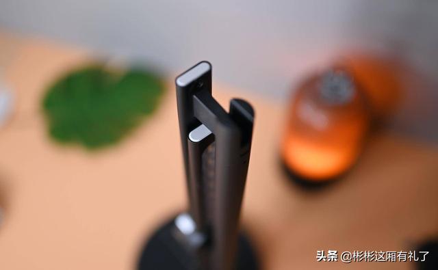 小彬彬前妻:家居展会上看到【EZVALO几光】，求问是个什么牌子？