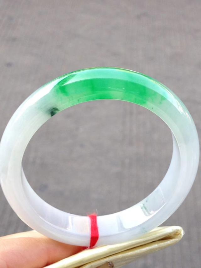 几百元的缅甸玉手镯是真的吗,三千元能买到一支真的翡翠手镯吗？