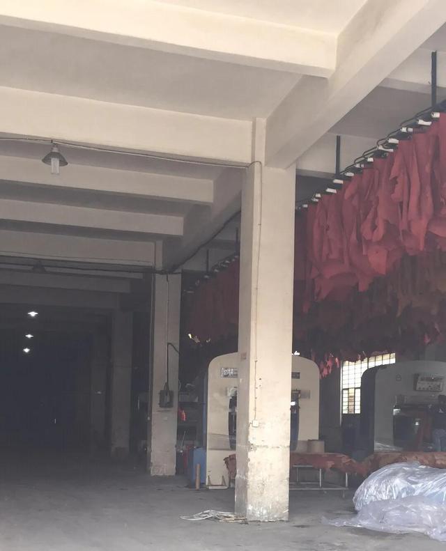 玉石真皮假皮怎么区分,在购买真皮皮衣时，如何识别皮衣真伪？