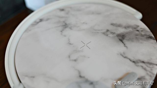 小彬彬前妻:家居展会上看到【EZVALO几光】，求问是个什么牌子？