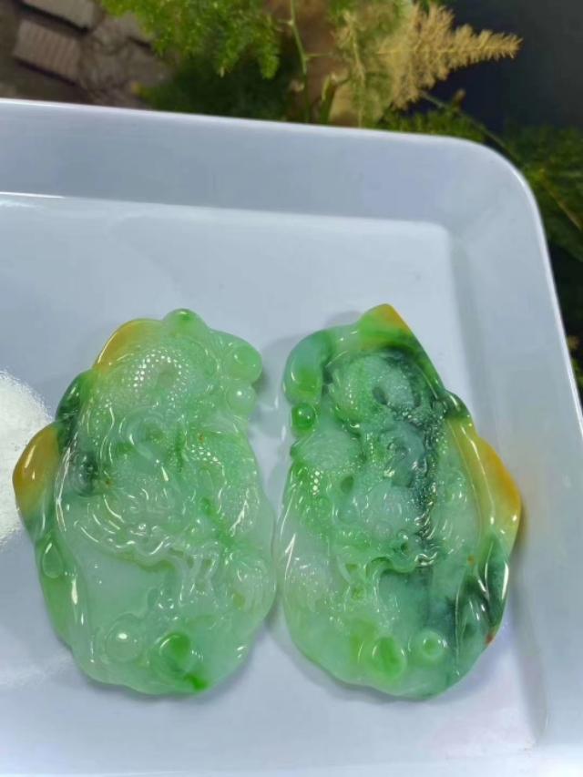 玉手镯a货是什么意思 ,麻烦懂玉的朋友帮我看看是不是a货？