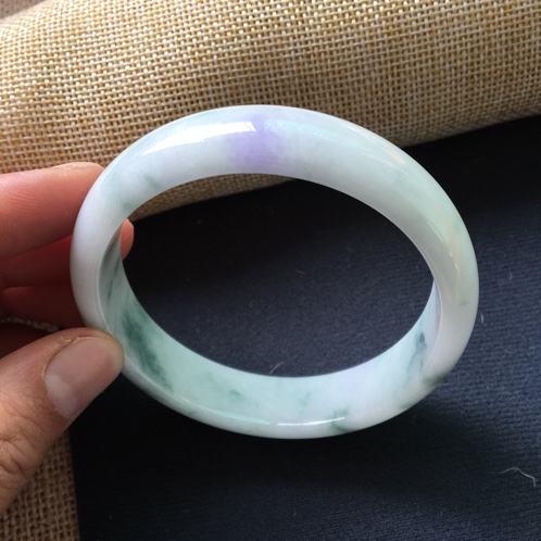 林州小店灵异事件:玉没有磕碰过的情况下，突然有个很小的坑，是正常的吗？
