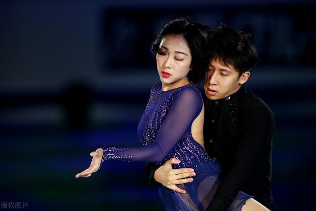 关婷娜胸照:隋文静和韩聪这对花样滑冰组合亲密无间，还曾经吻胸为何不结婚？