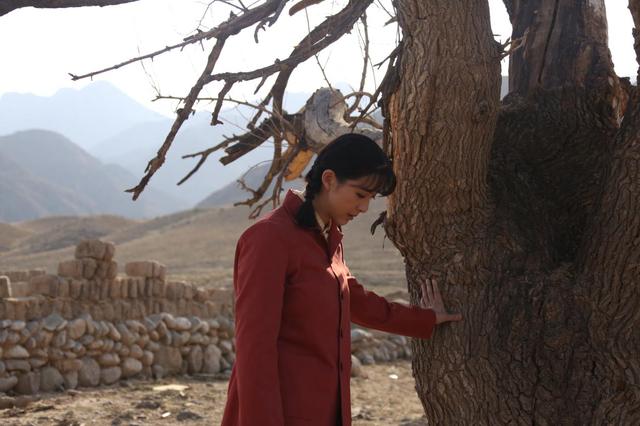 黄小蕾结婚了吗:曾轶可自曝在机场遭安检刁难，事情真相到底如何？对此你怎么看？