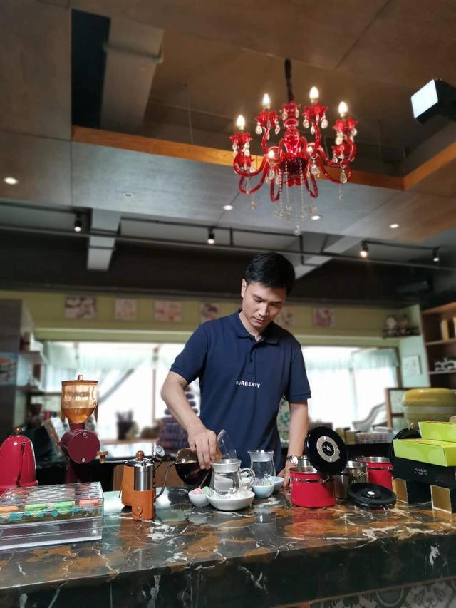 谈一谈你对“且将新火试新茶,诗酒趁年华”的理解？