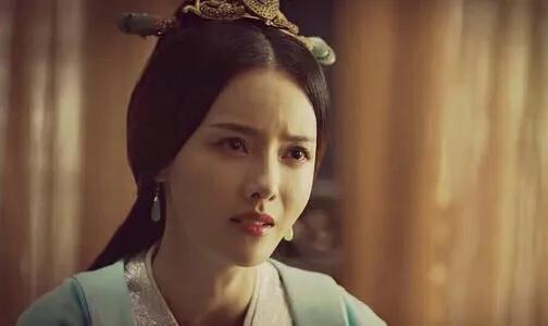 三国美女甄宓被曹丕赐死后,在下葬时,曹丕为何还要将她\