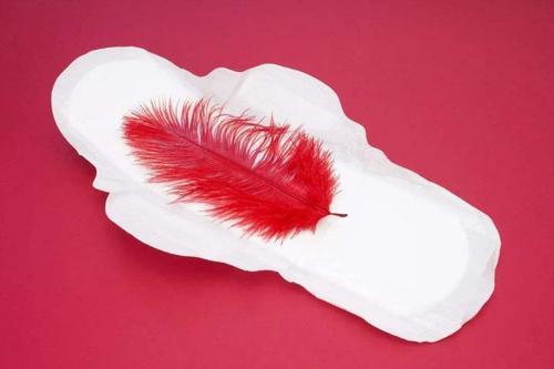 大姨妈什么颜色正常月经经血颜色有几种能说明什么问题