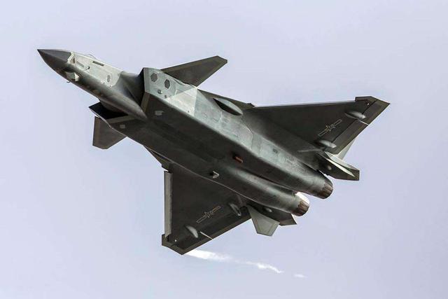 歼20与F22、F35究竟谁更胜一筹？